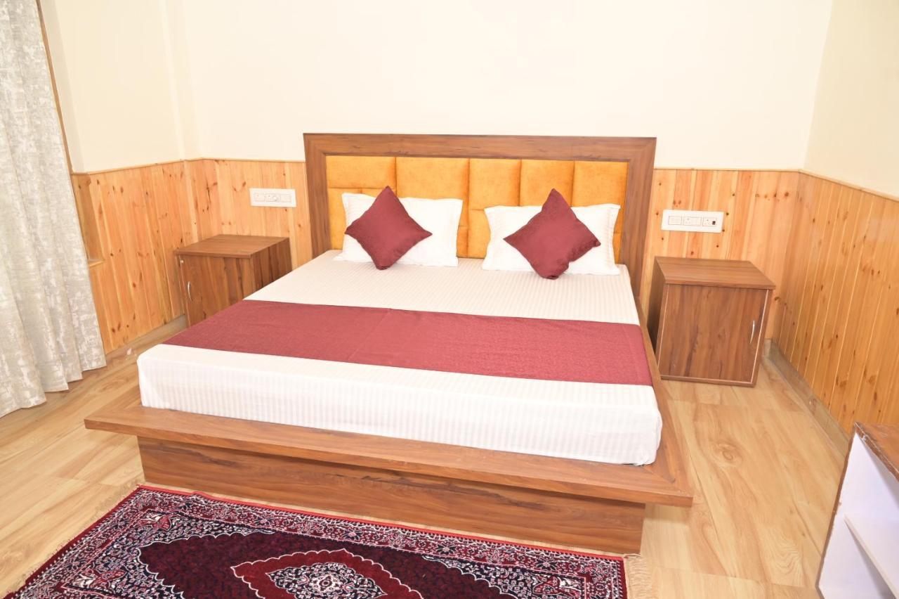Hotel Royal Galaxy Tirthan Banjār Dış mekan fotoğraf