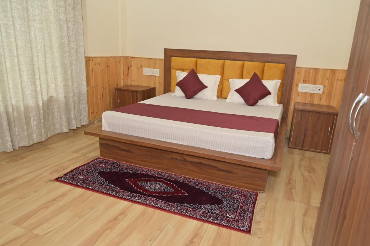 Hotel Royal Galaxy Tirthan Banjār Dış mekan fotoğraf