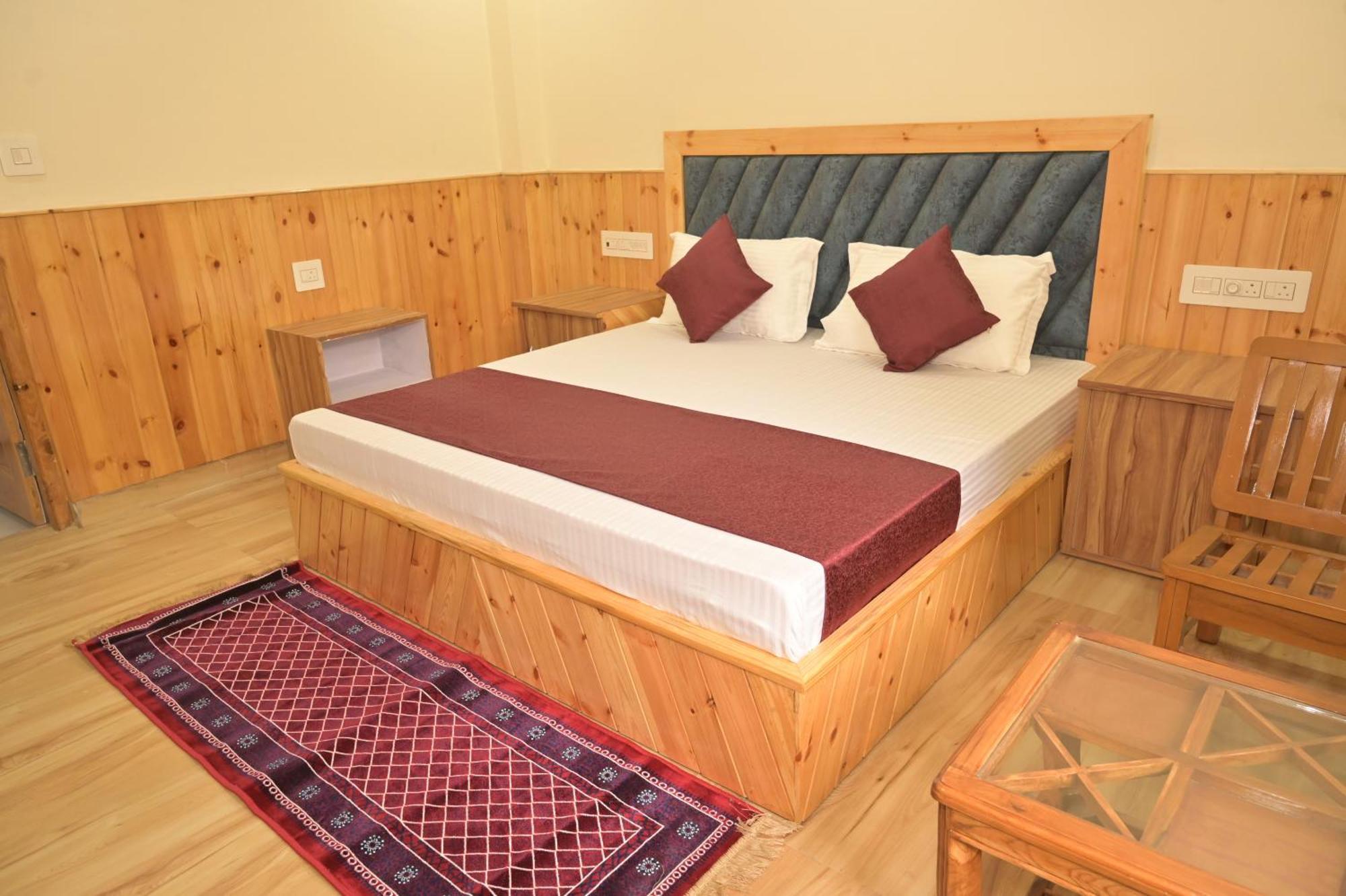Hotel Royal Galaxy Tirthan Banjār Dış mekan fotoğraf