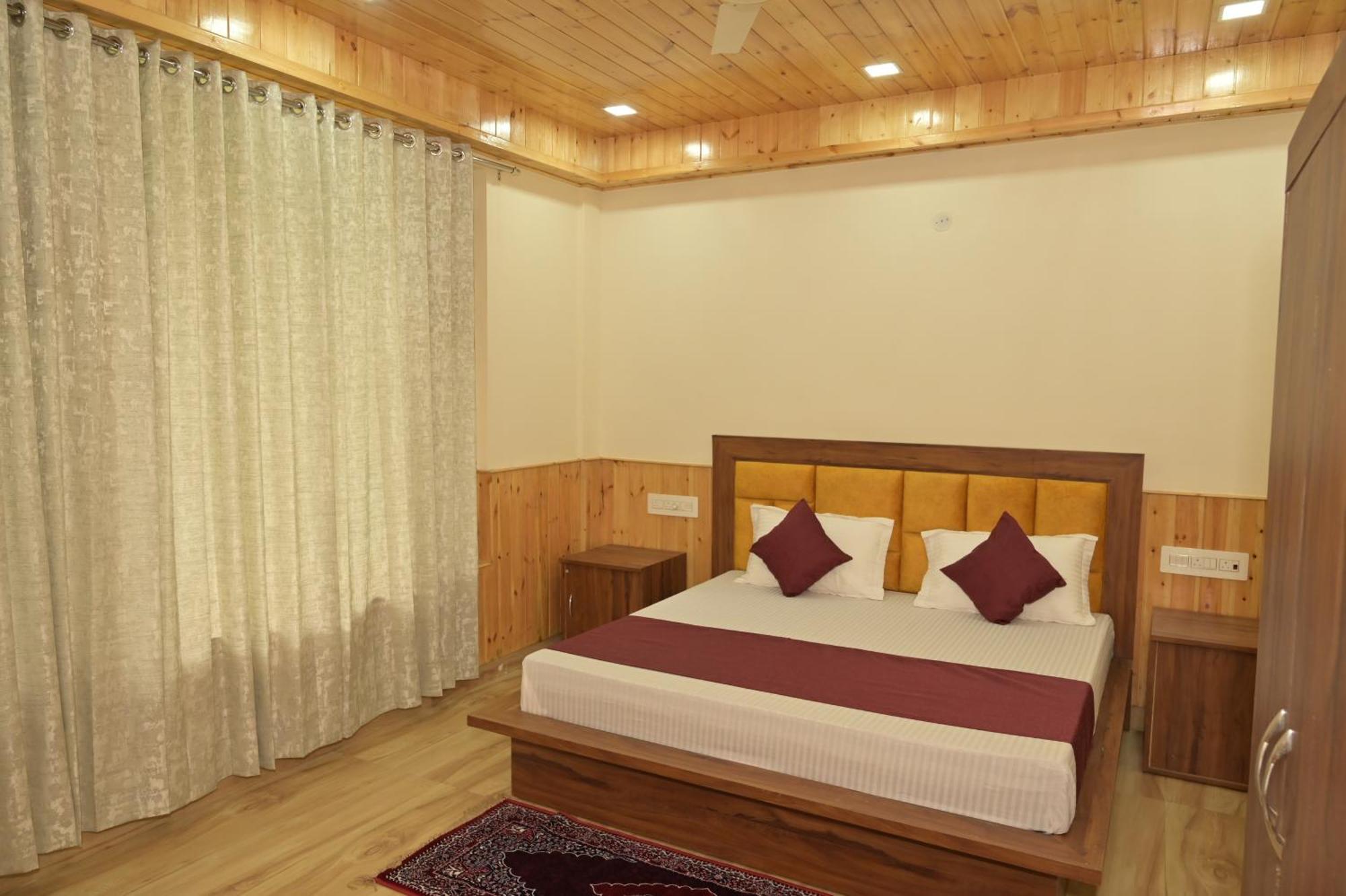 Hotel Royal Galaxy Tirthan Banjār Dış mekan fotoğraf
