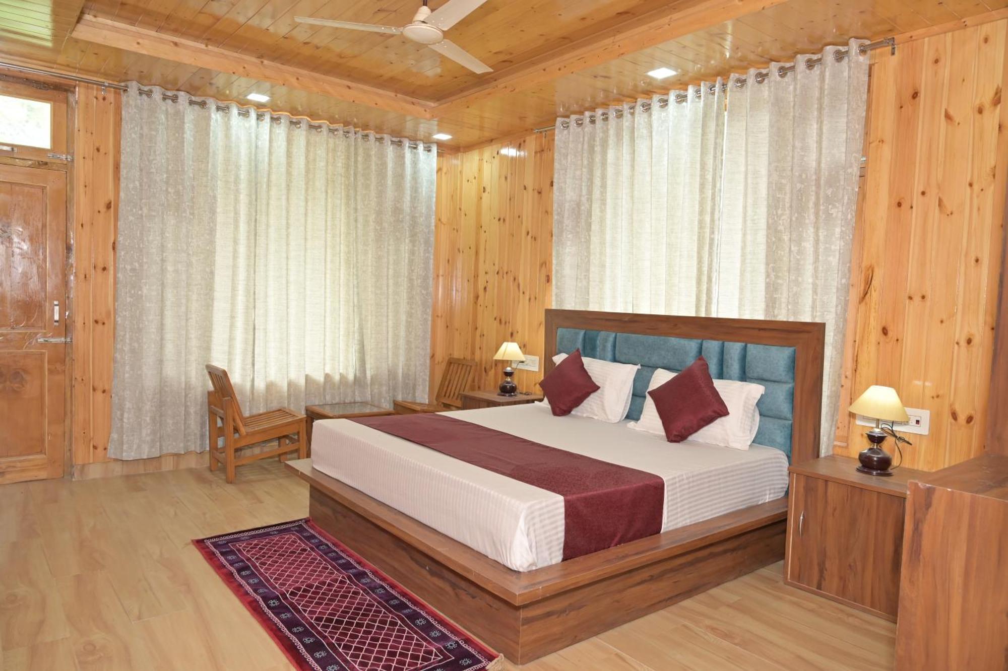 Hotel Royal Galaxy Tirthan Banjār Dış mekan fotoğraf