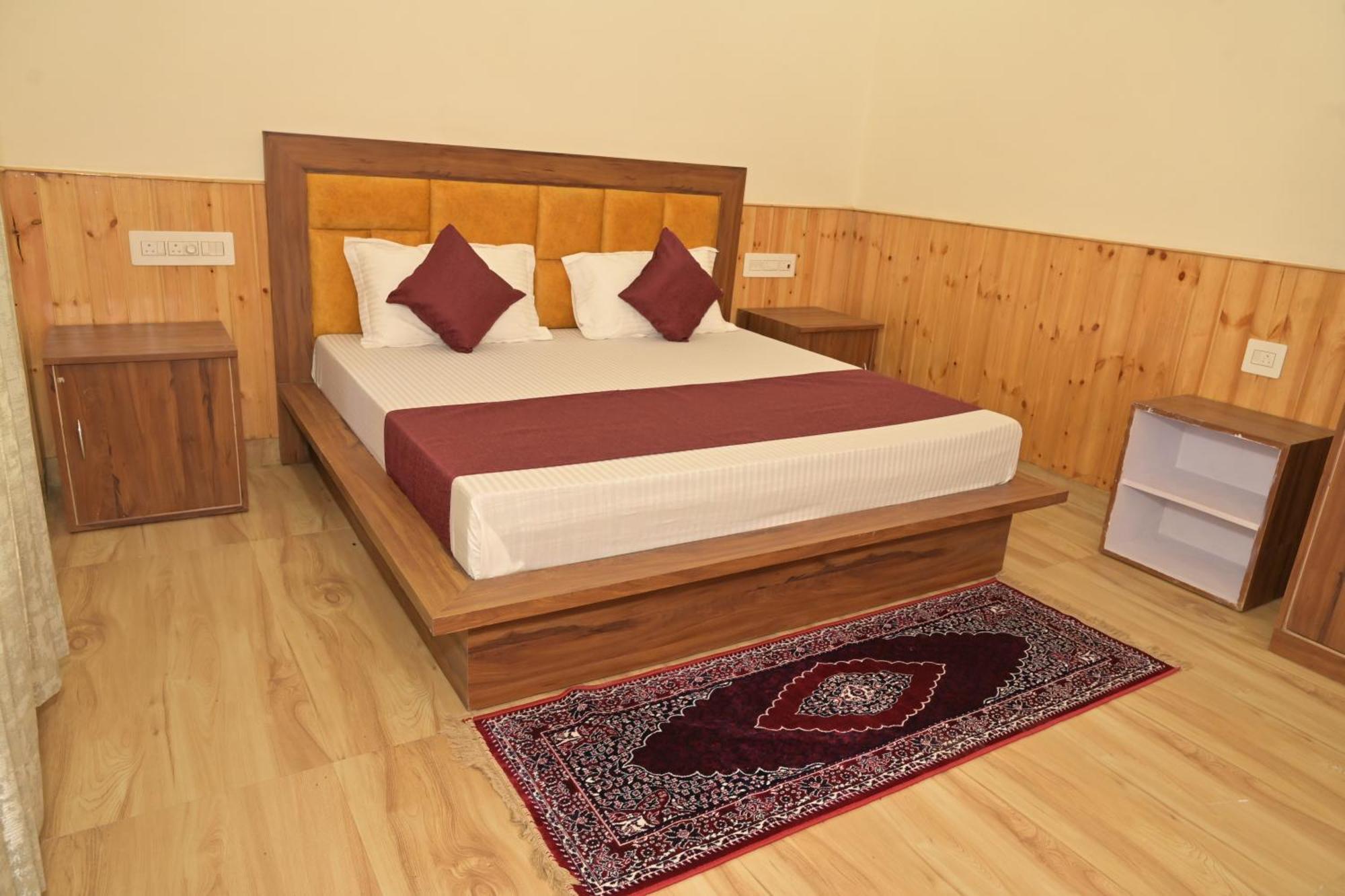 Hotel Royal Galaxy Tirthan Banjār Dış mekan fotoğraf