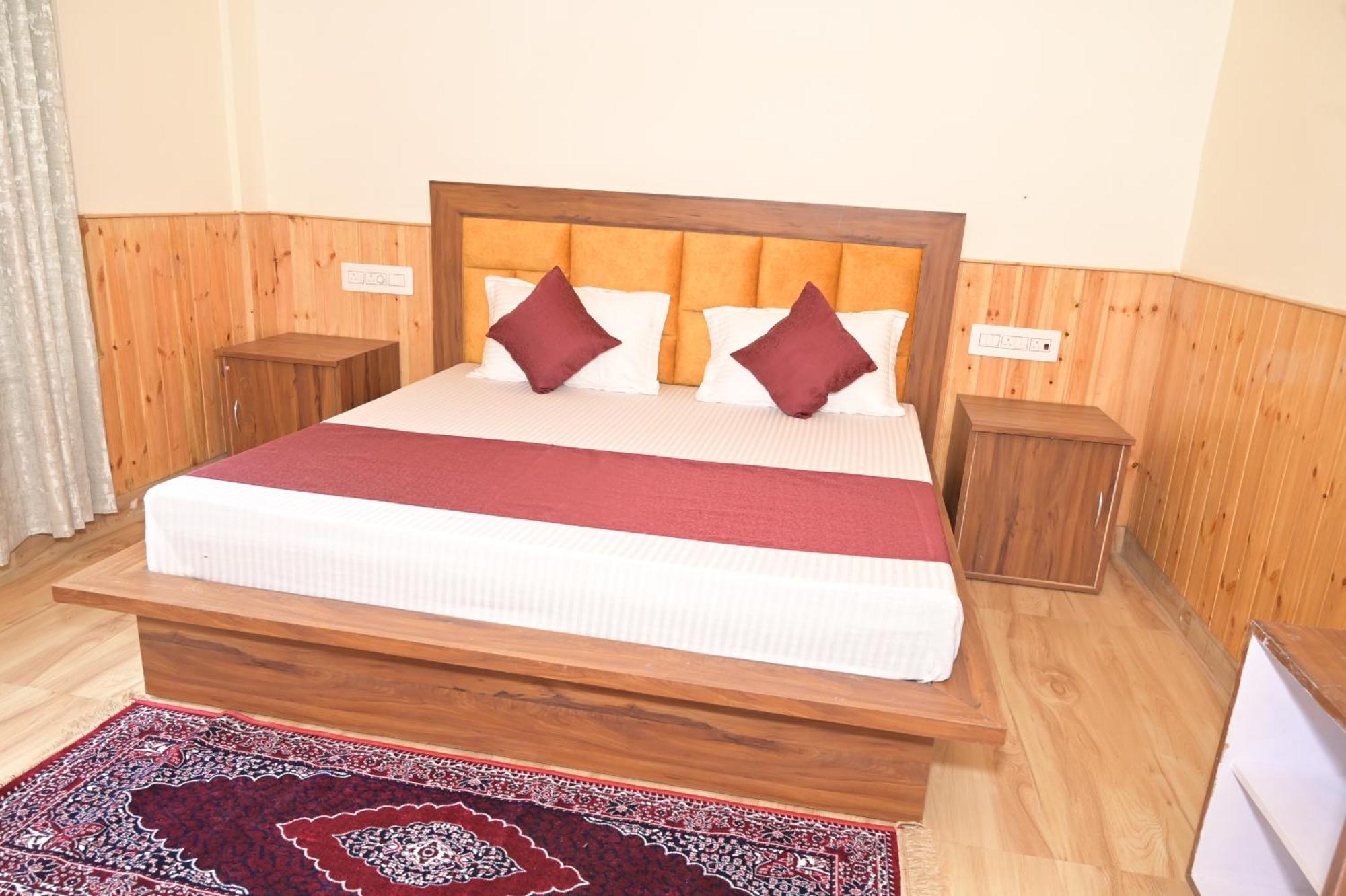 Hotel Royal Galaxy Tirthan Banjār Dış mekan fotoğraf