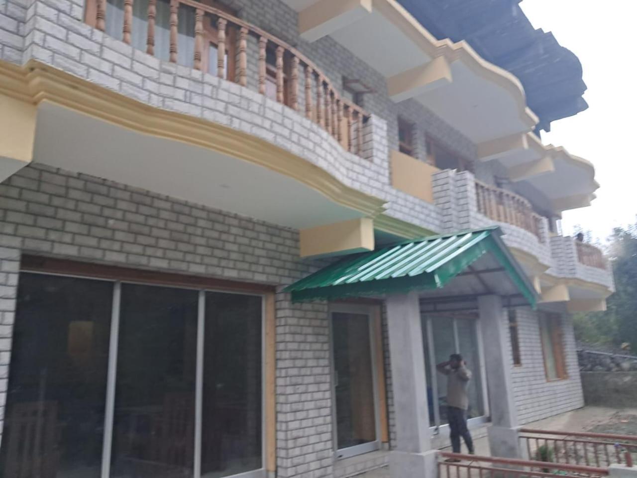 Hotel Royal Galaxy Tirthan Banjār Dış mekan fotoğraf