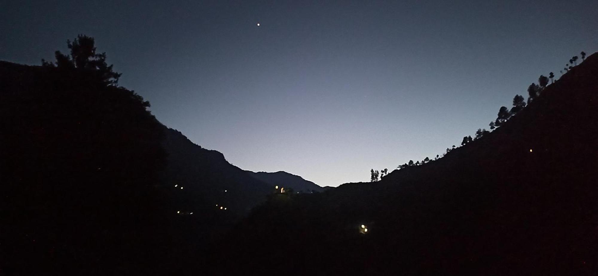 Hotel Royal Galaxy Tirthan Banjār Dış mekan fotoğraf