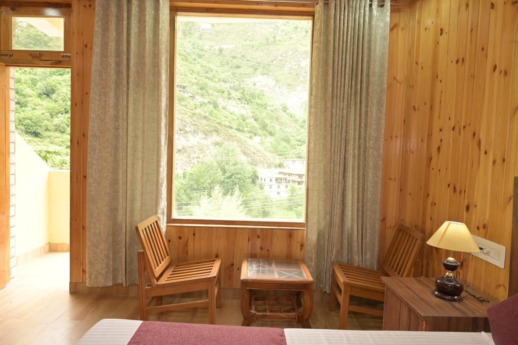 Hotel Royal Galaxy Tirthan Banjār Dış mekan fotoğraf