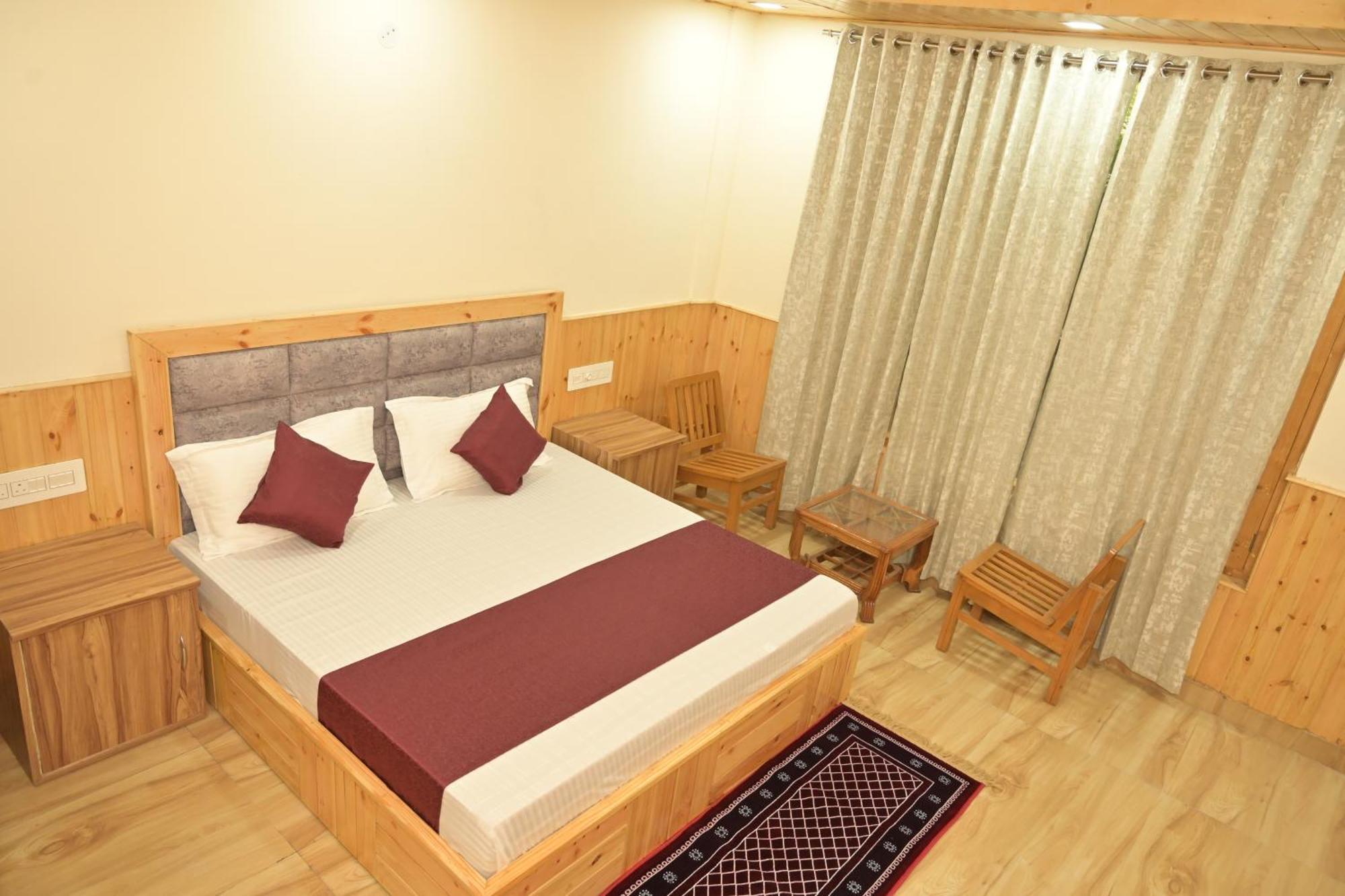 Hotel Royal Galaxy Tirthan Banjār Dış mekan fotoğraf