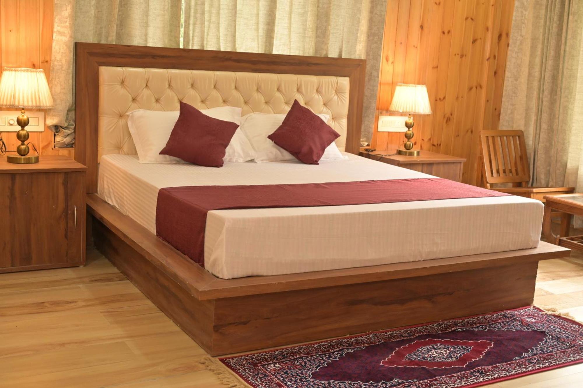 Hotel Royal Galaxy Tirthan Banjār Dış mekan fotoğraf