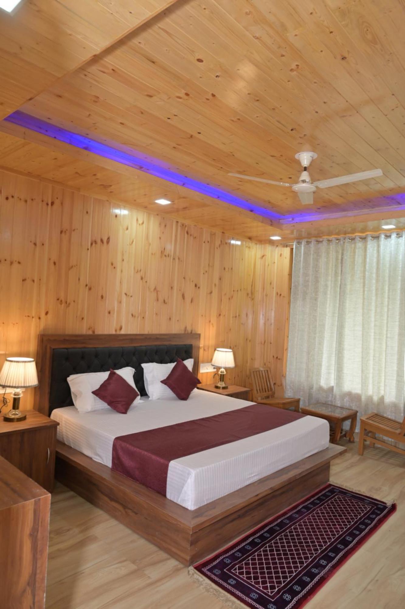Hotel Royal Galaxy Tirthan Banjār Dış mekan fotoğraf