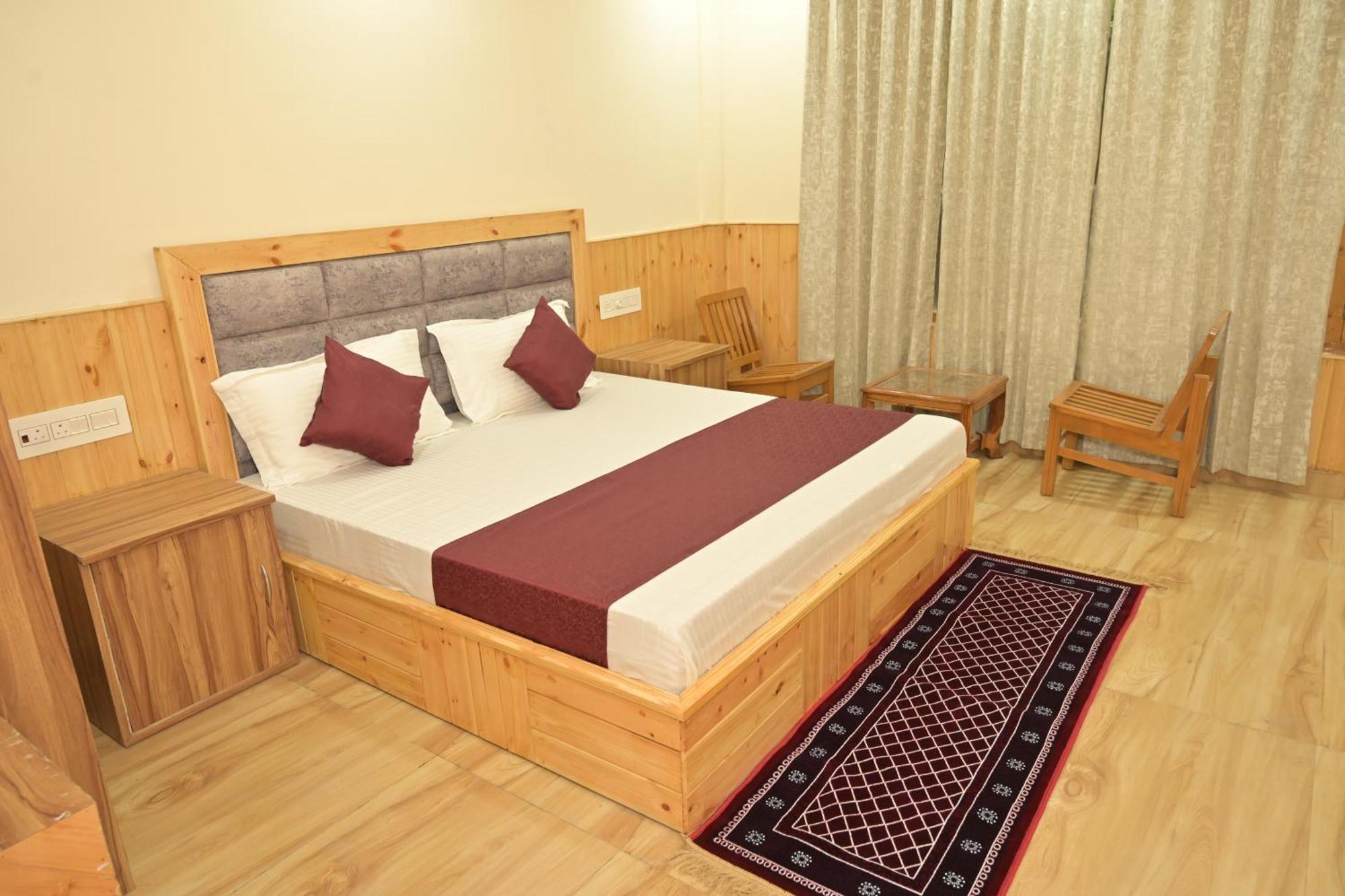 Hotel Royal Galaxy Tirthan Banjār Dış mekan fotoğraf