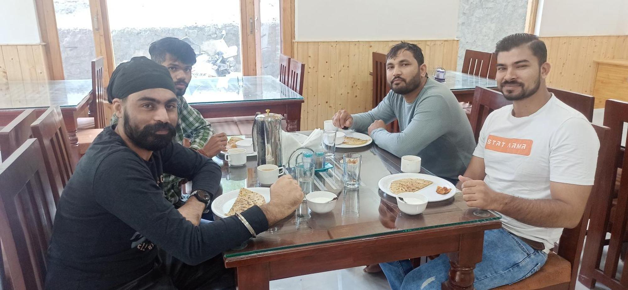 Hotel Royal Galaxy Tirthan Banjār Dış mekan fotoğraf