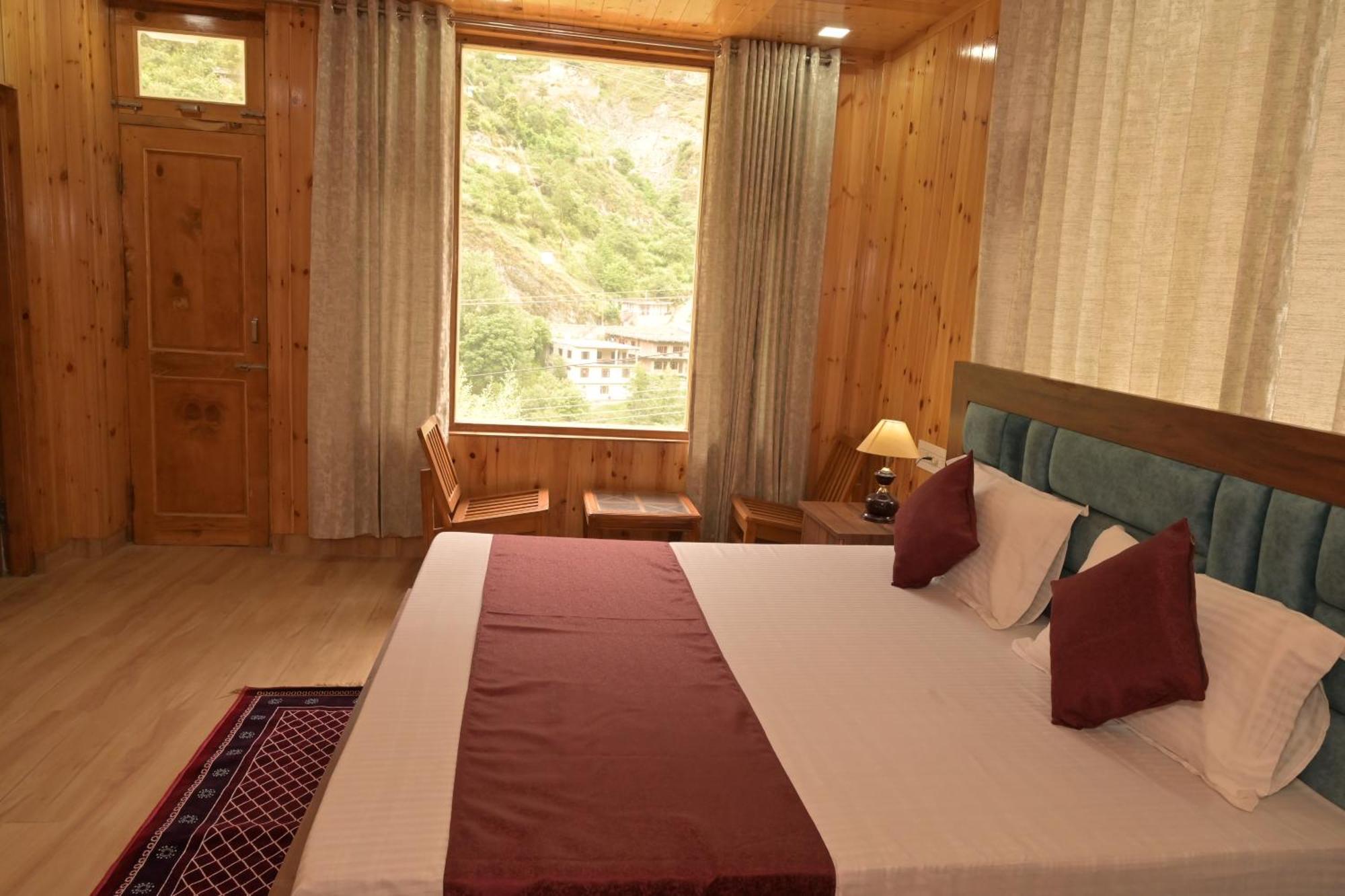 Hotel Royal Galaxy Tirthan Banjār Dış mekan fotoğraf