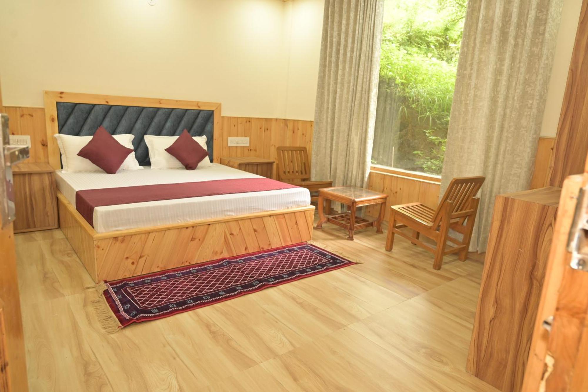 Hotel Royal Galaxy Tirthan Banjār Dış mekan fotoğraf