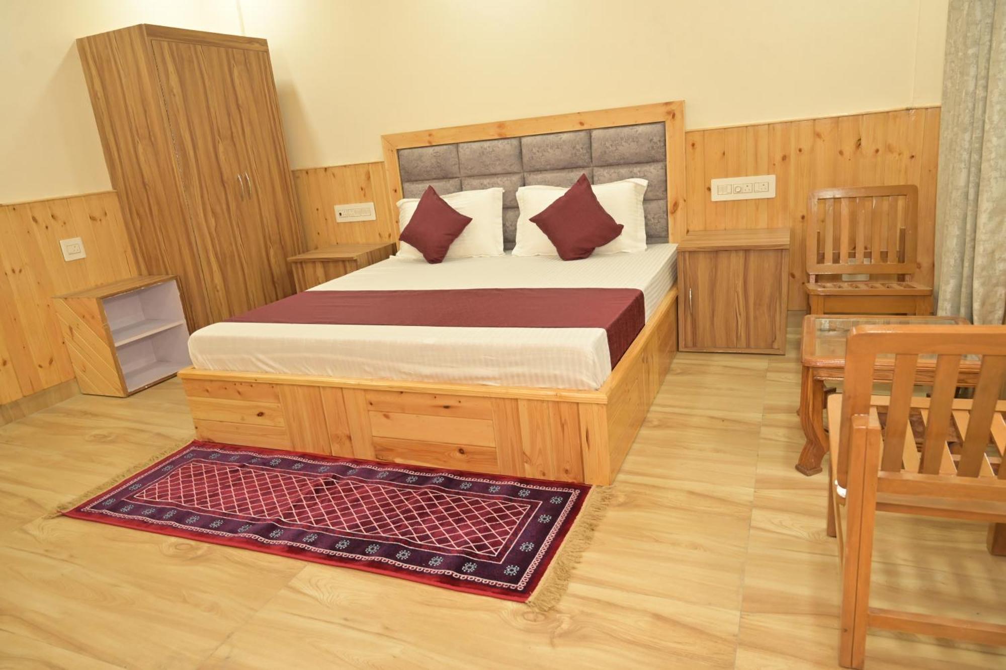 Hotel Royal Galaxy Tirthan Banjār Dış mekan fotoğraf