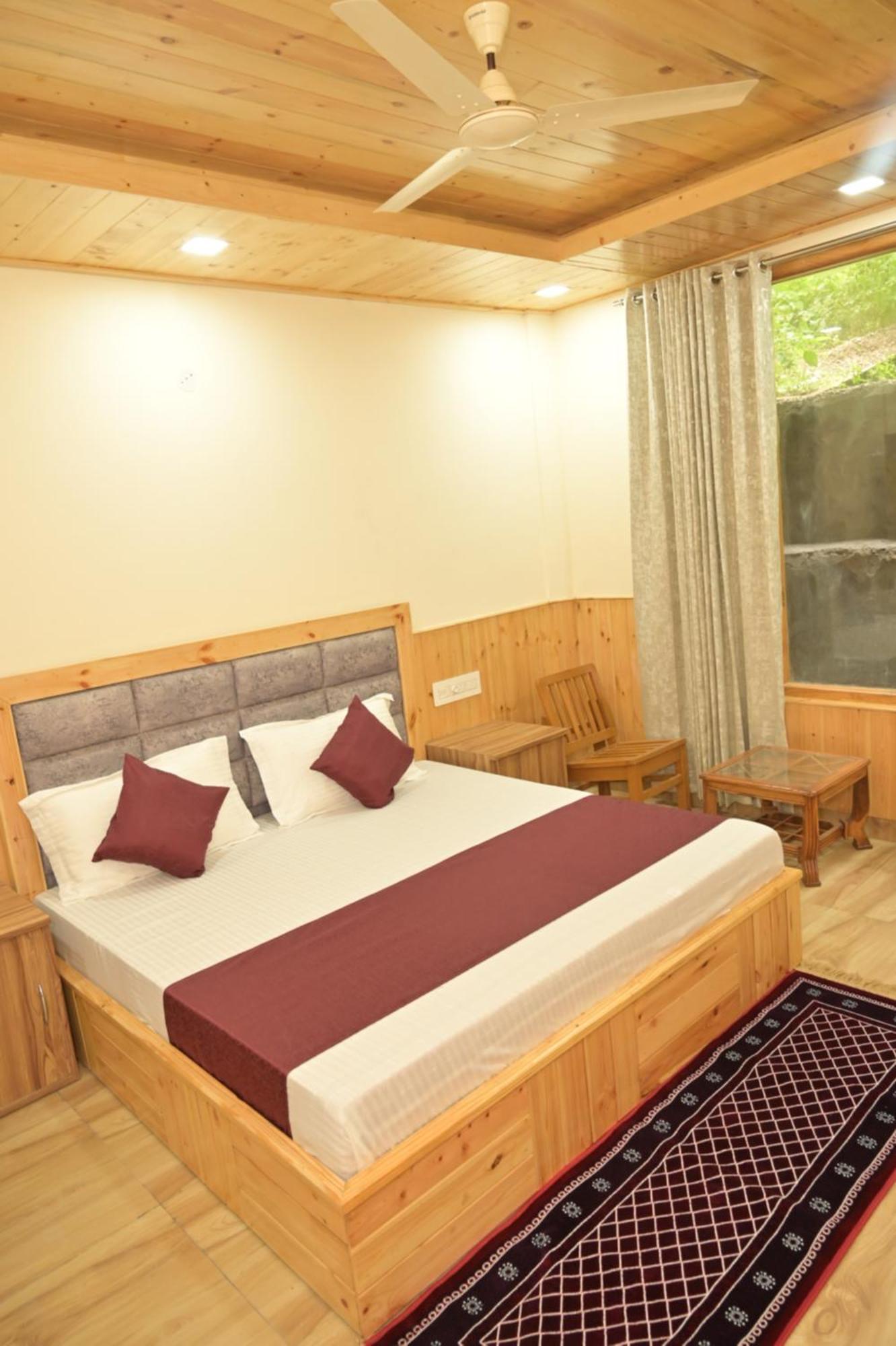 Hotel Royal Galaxy Tirthan Banjār Dış mekan fotoğraf