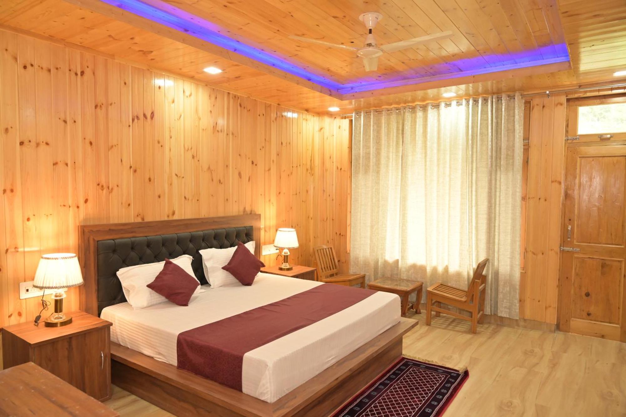 Hotel Royal Galaxy Tirthan Banjār Dış mekan fotoğraf