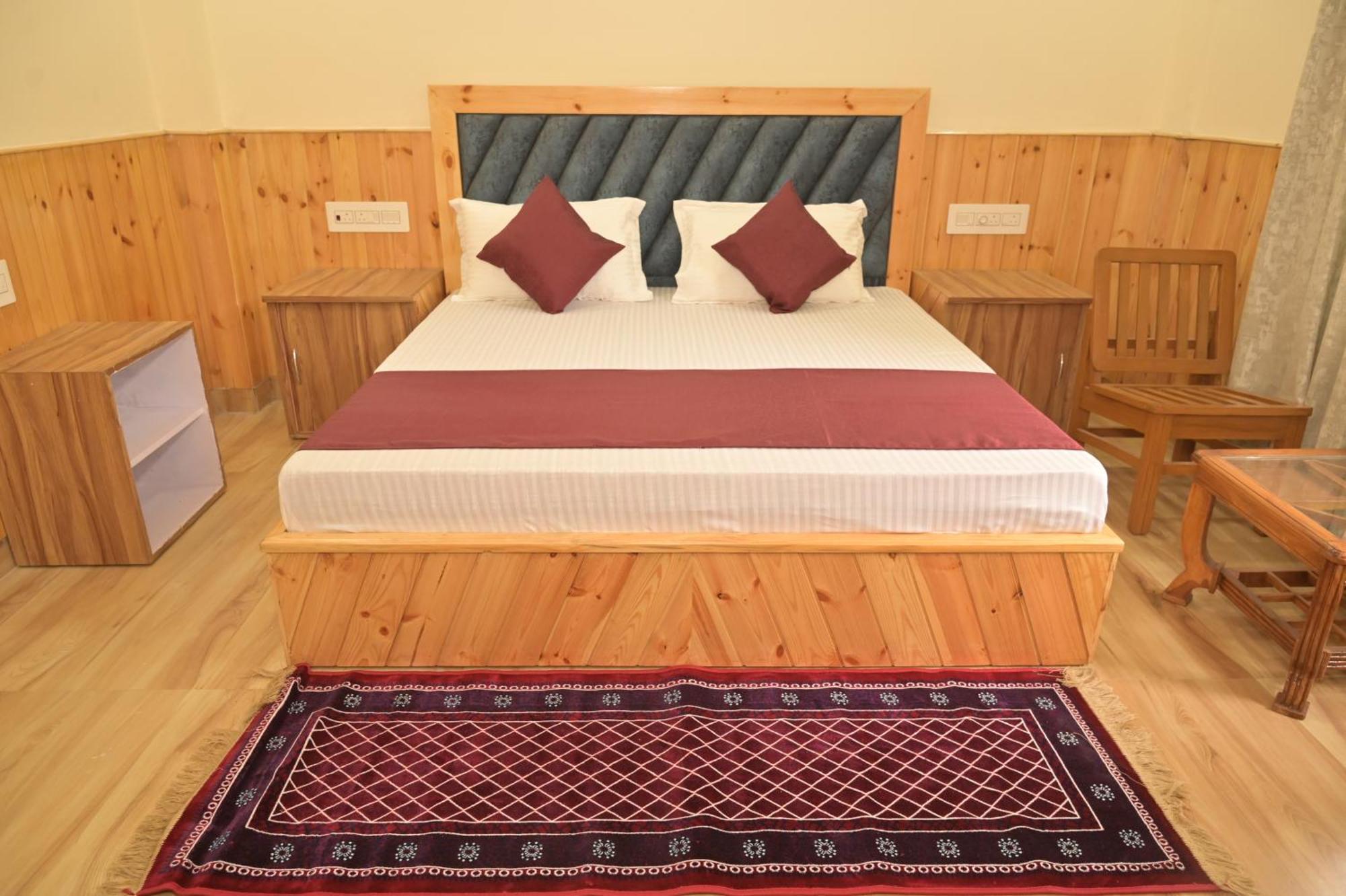 Hotel Royal Galaxy Tirthan Banjār Dış mekan fotoğraf