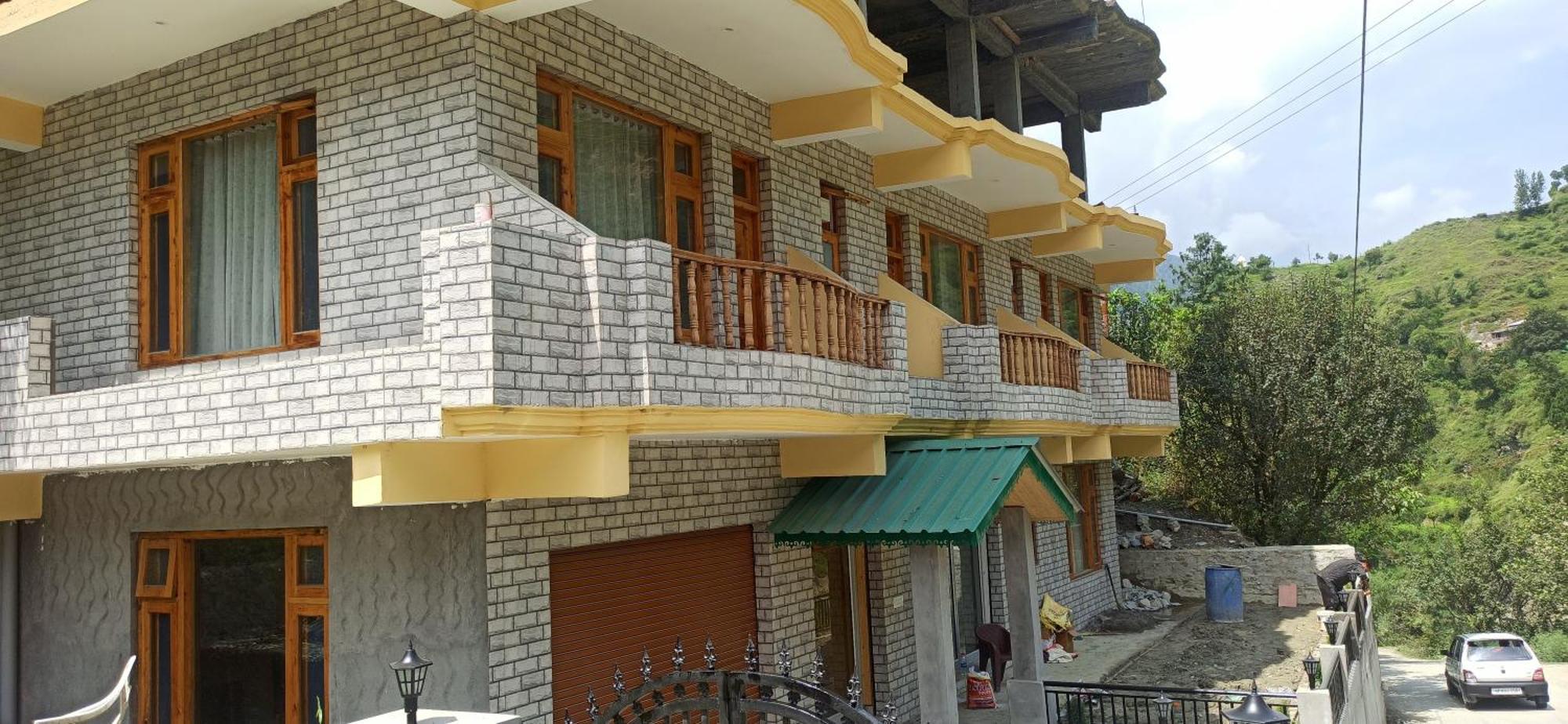 Hotel Royal Galaxy Tirthan Banjār Dış mekan fotoğraf