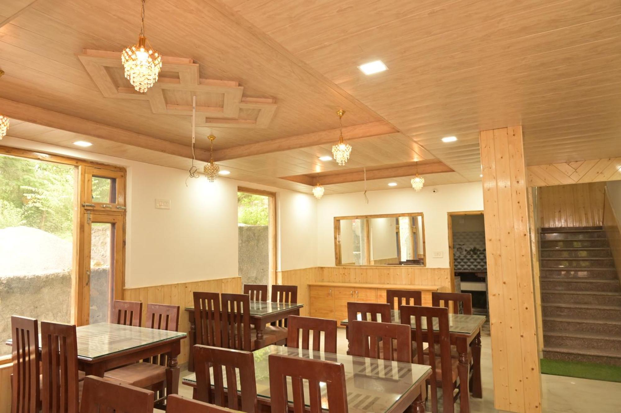 Hotel Royal Galaxy Tirthan Banjār Dış mekan fotoğraf