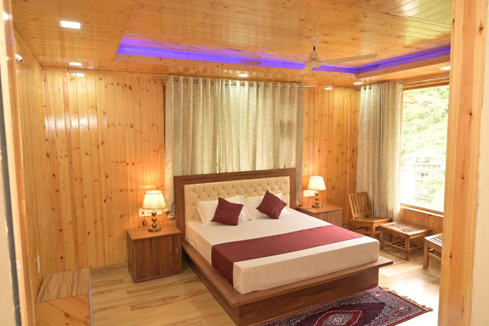Hotel Royal Galaxy Tirthan Banjār Dış mekan fotoğraf