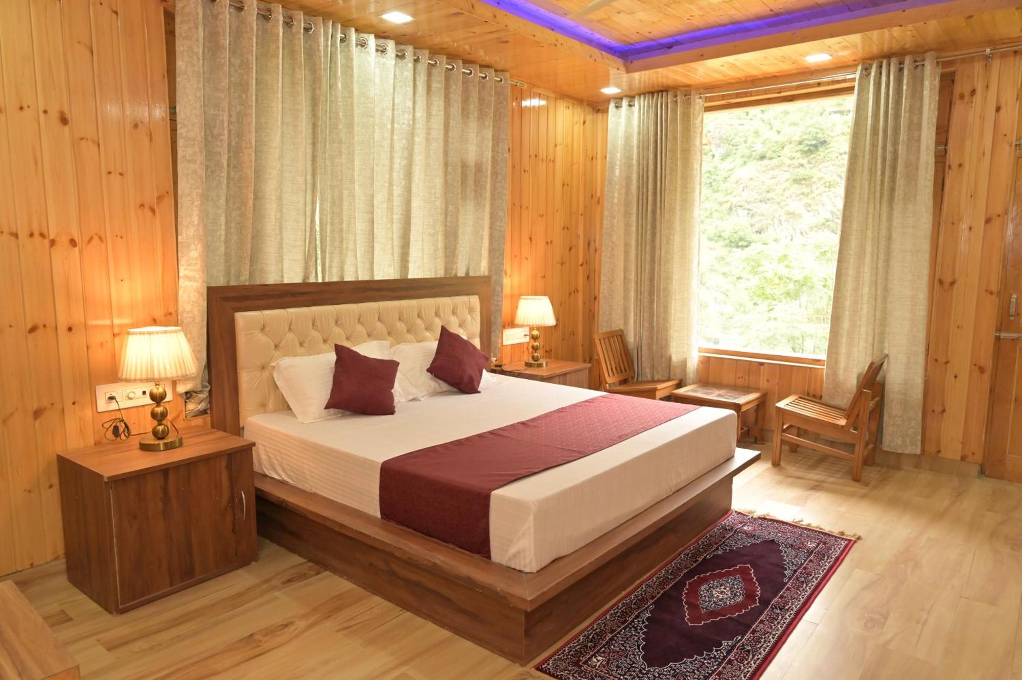 Hotel Royal Galaxy Tirthan Banjār Dış mekan fotoğraf