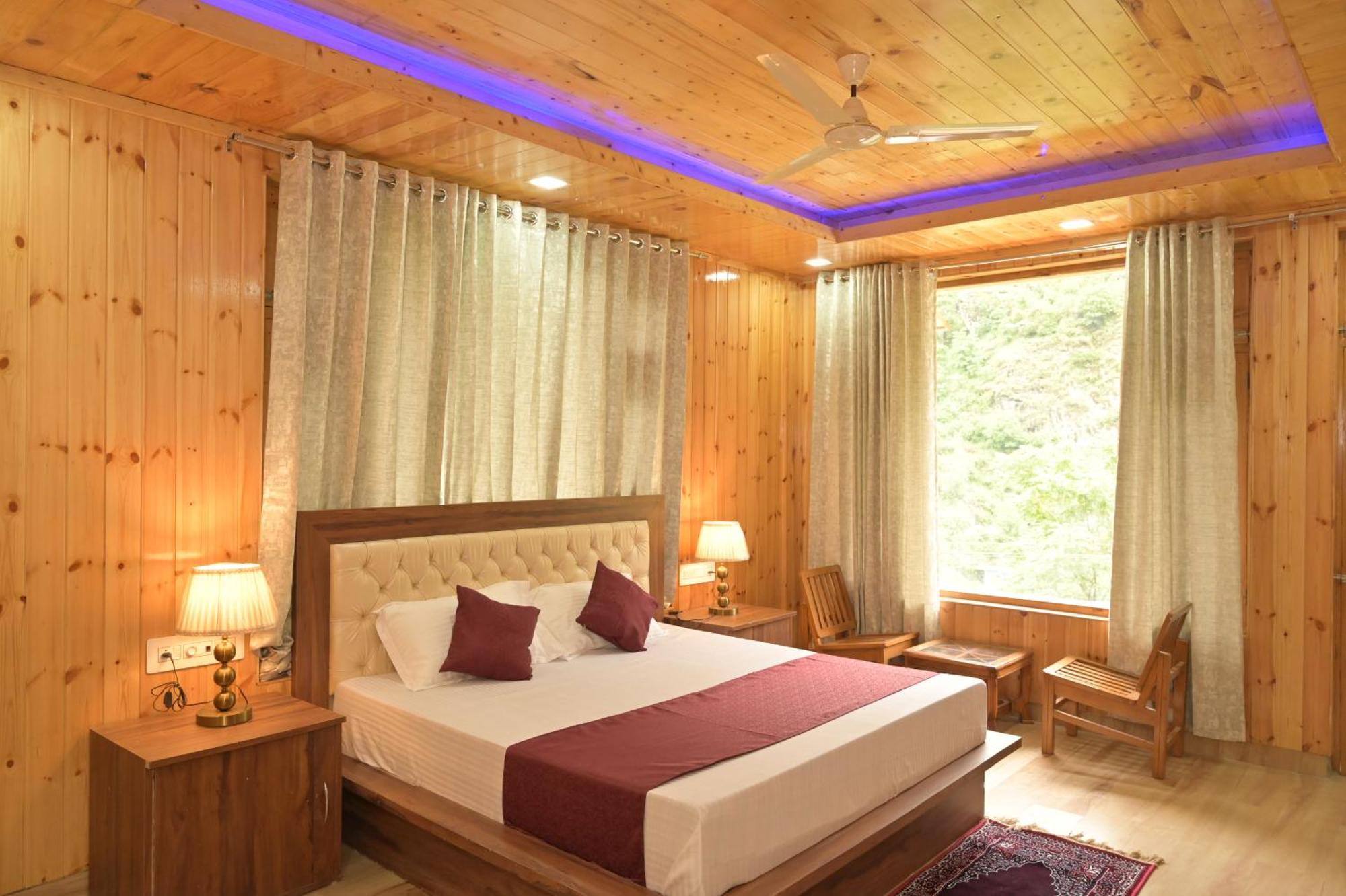 Hotel Royal Galaxy Tirthan Banjār Dış mekan fotoğraf