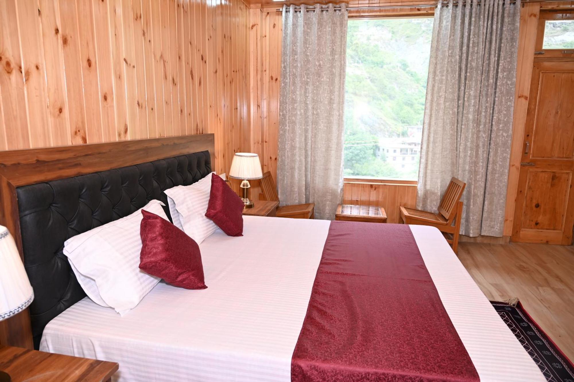 Hotel Royal Galaxy Tirthan Banjār Dış mekan fotoğraf