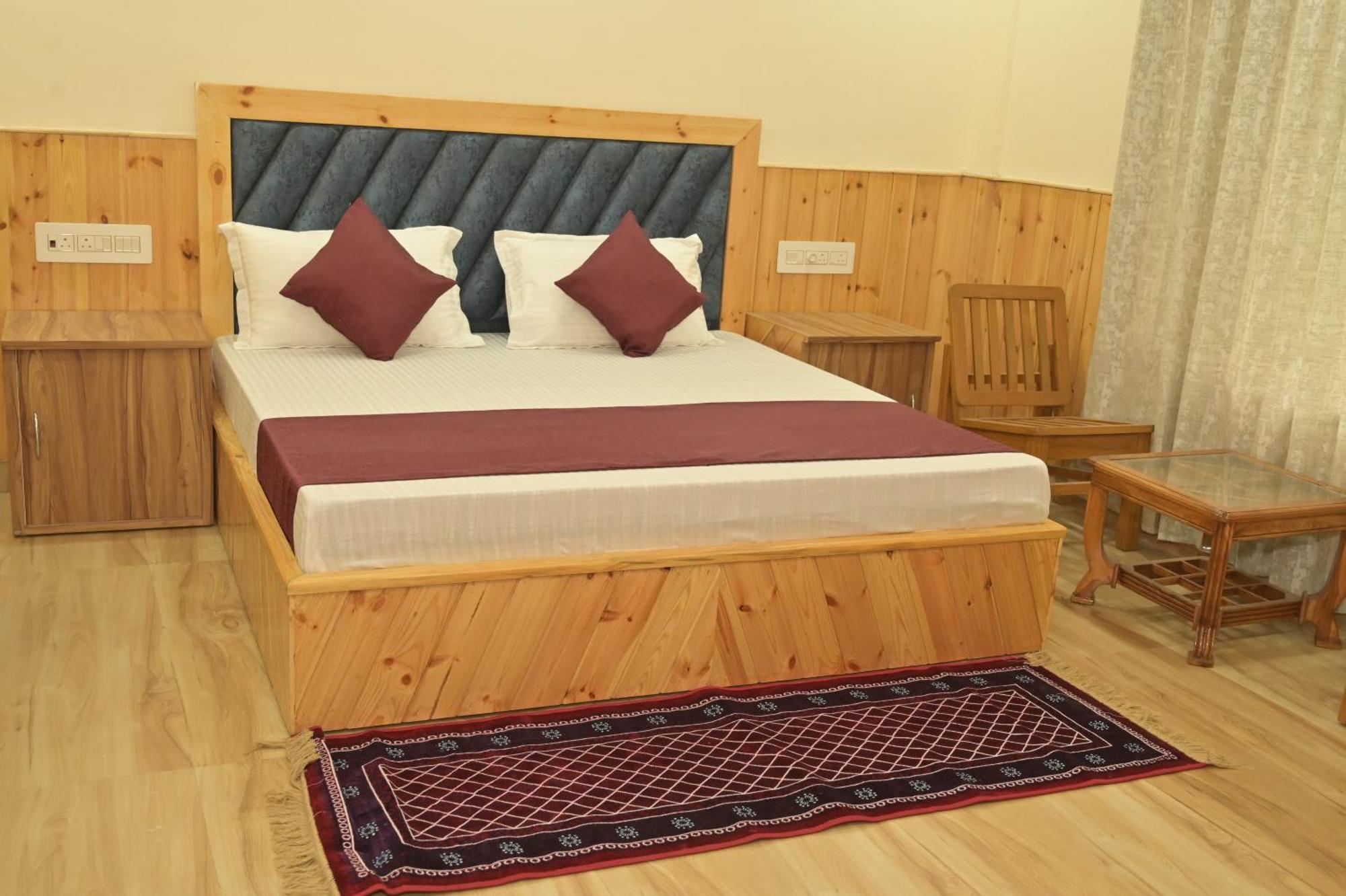 Hotel Royal Galaxy Tirthan Banjār Dış mekan fotoğraf