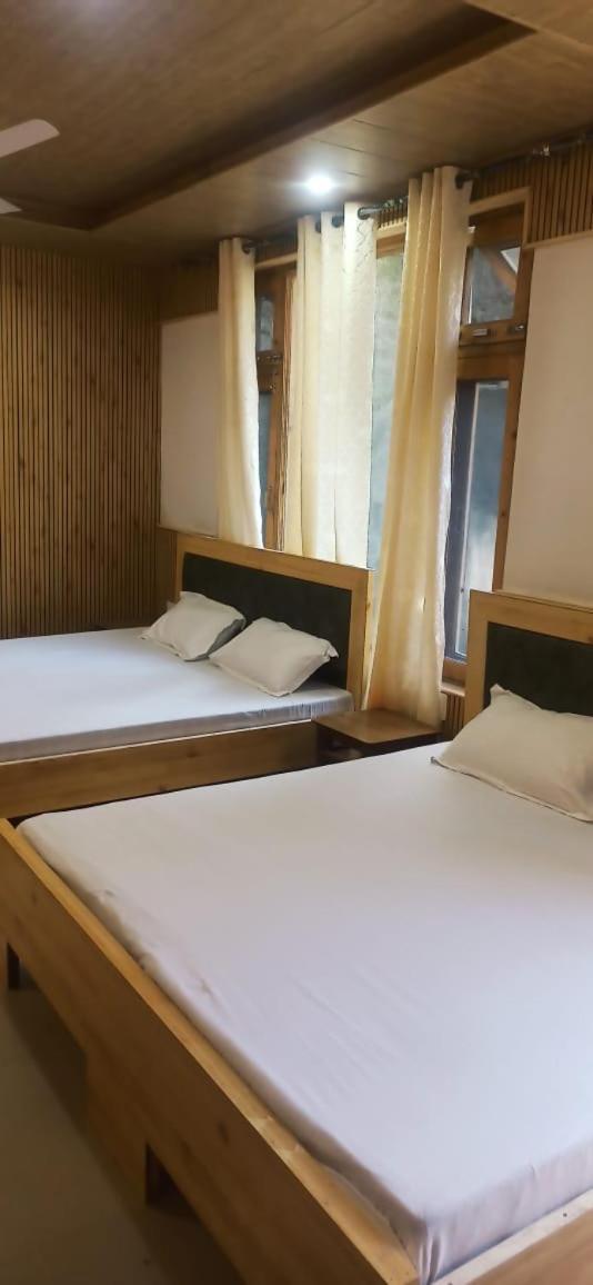 Hotel Royal Galaxy Tirthan Banjār Dış mekan fotoğraf